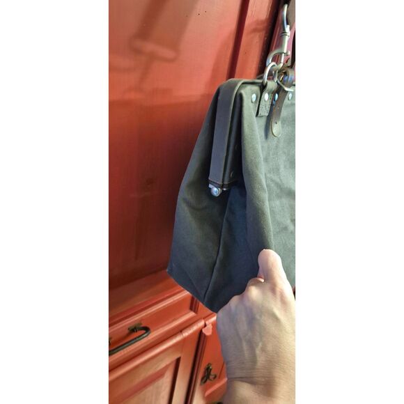 Large GRAY CANVAS Stonemason Style Weekender Bag Metal Frame Leather Handles EUC - Picture 3 of 7